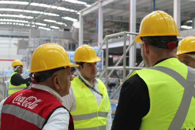 Grupo Embotellador Nayar recibe visita de Vicepresidente Coca Cola LATAM Norte