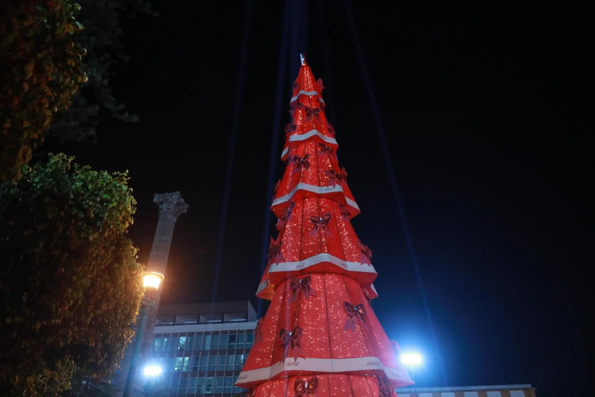 Árbol de navidad Coca Cola ilumina Tepic