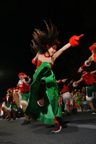 Bailarines de la caravana coca cola 2024