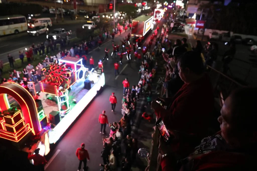 Caravana Coca Cola 2024 llena de alegría a Tepic