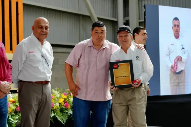 Grupo Álica reconoce lealtad de 78 colaboradores a través de Grupo Embotellador Nayar en Bahía de Banderas (09)