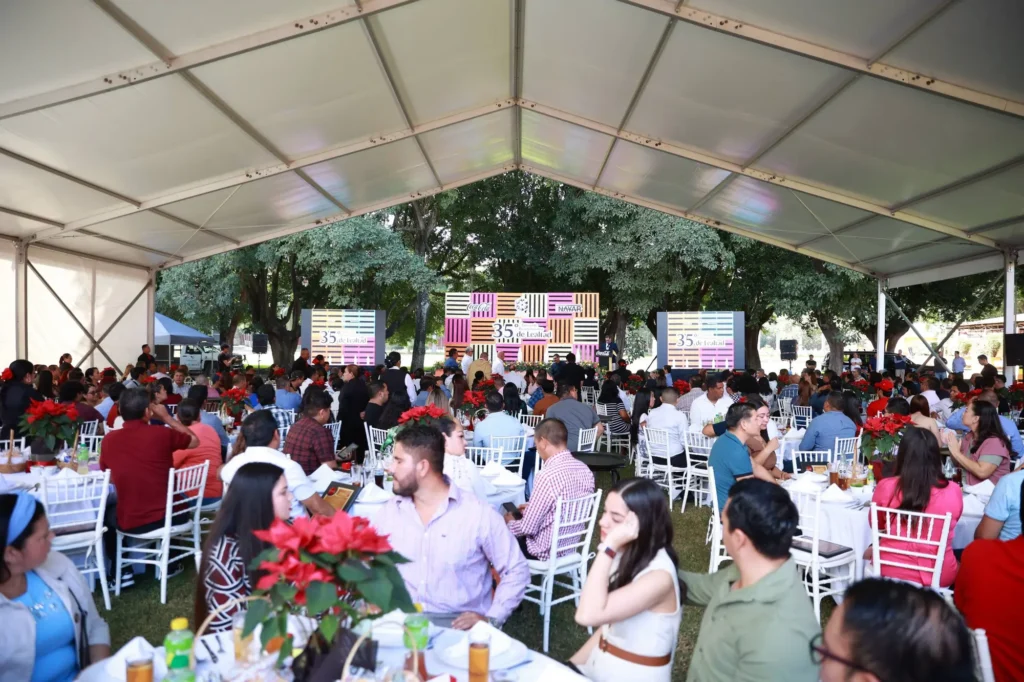 grupo embotellador nayar entrega reconocimientos