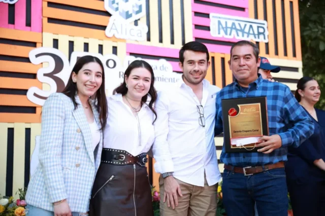grupo embotellador nayar entrega reconocimientos