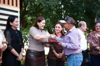grupo embotellador nayar entrega reconocimientos