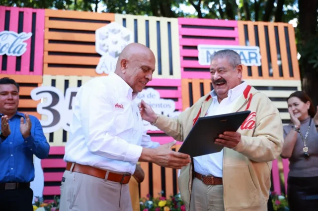 grupo embotellador nayar entrega reconocimientos